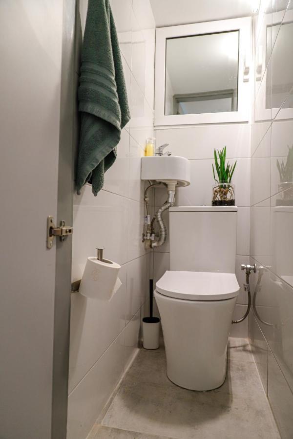 Newly Renovated Apartment 7 Min Walk From Acropolis أثينا المظهر الخارجي الصورة